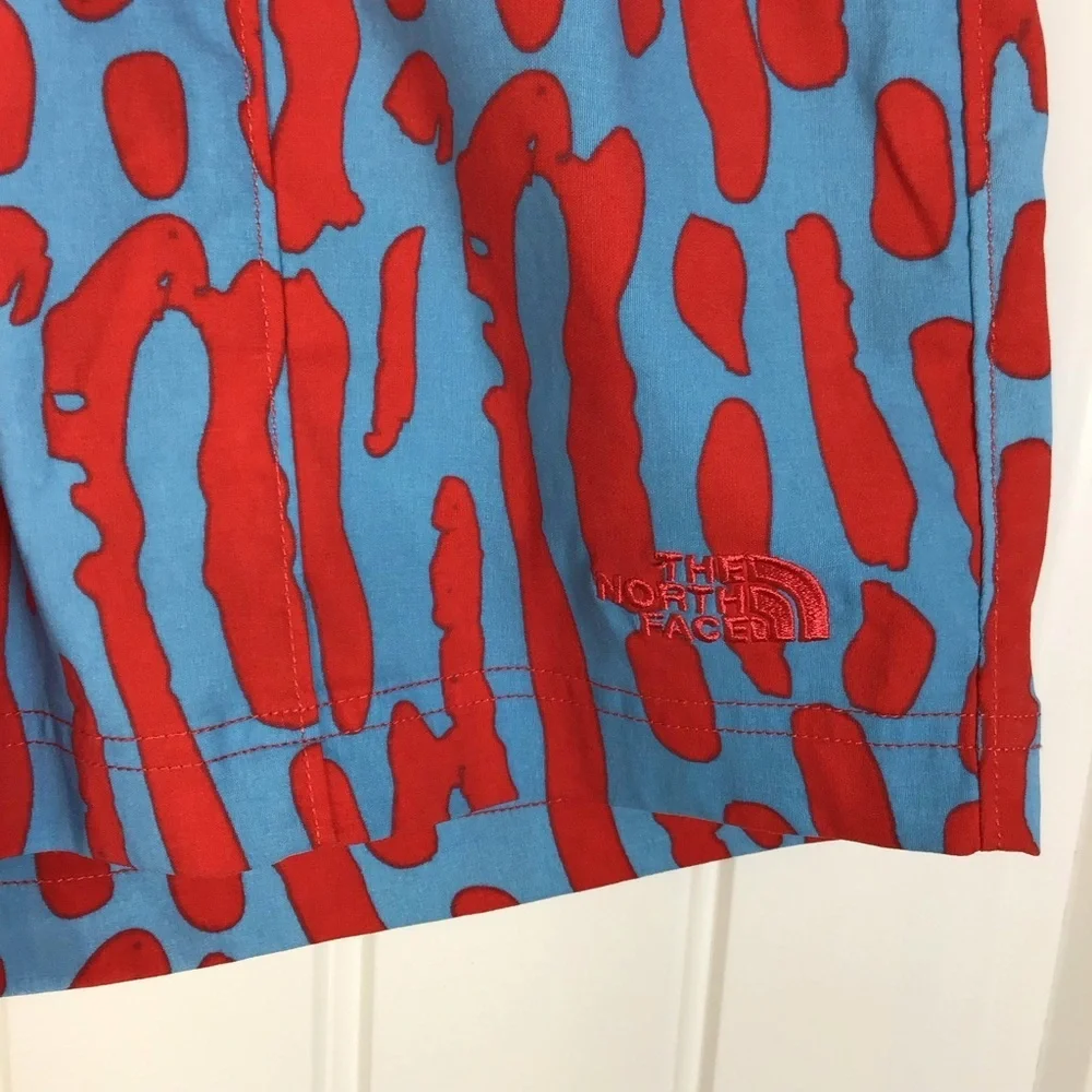 The North Face Class V Pull-On Shorts in Norse Blue Amniote Print Size Small.